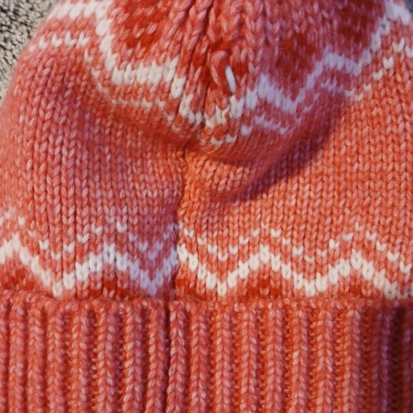 Old Navy Women;s Red Fair Isle Beanie Faux Fur Pom Pom NWT - Picture 4 of 6